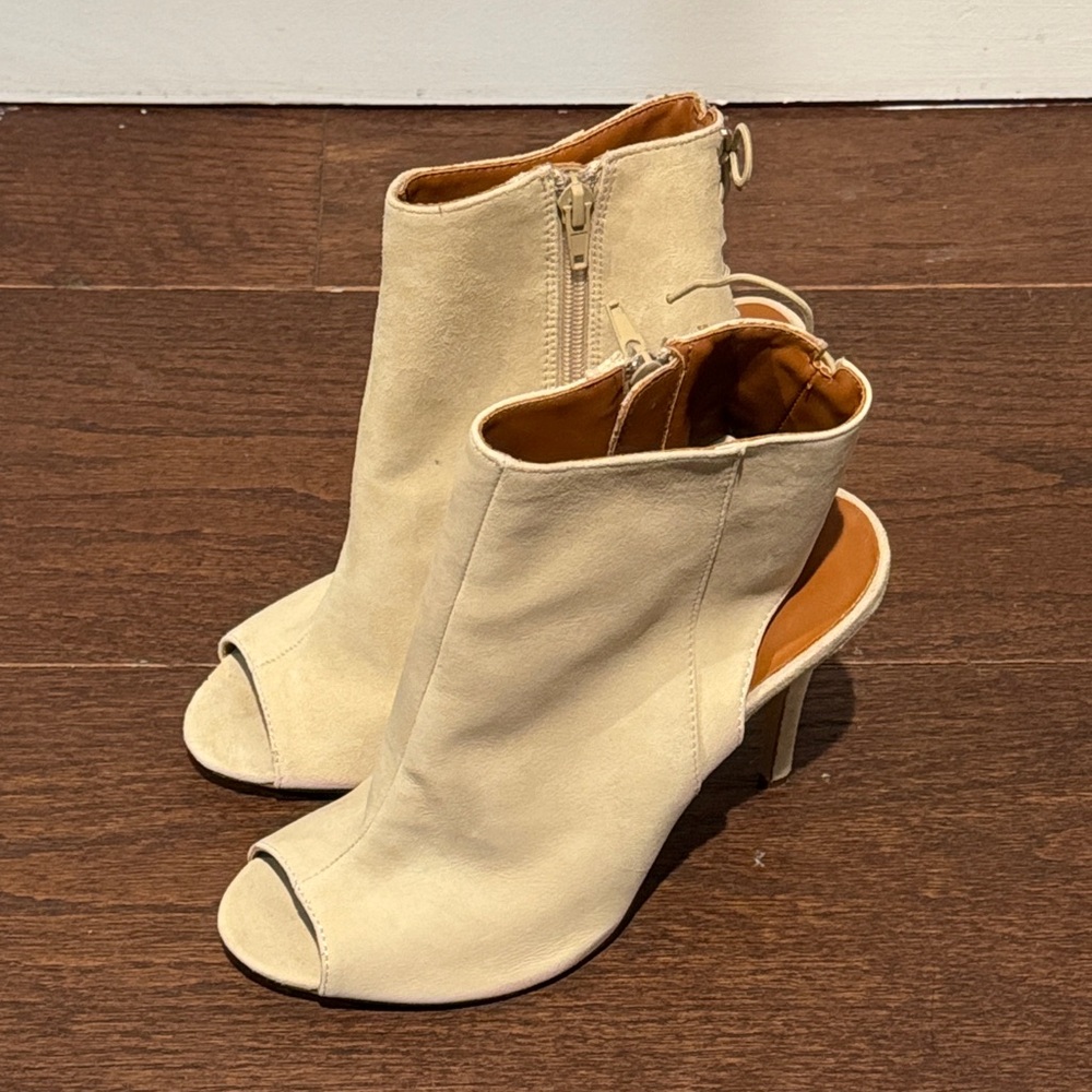 Chinese Laundry Women’s Cream Peep-Toe Suede Heeled Boots Size 10